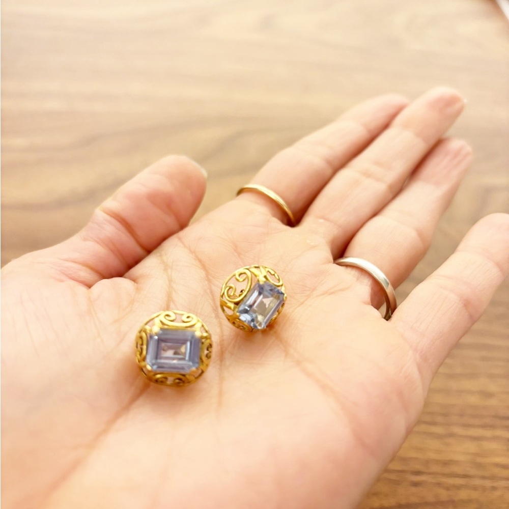 18k gold topaz earrings
